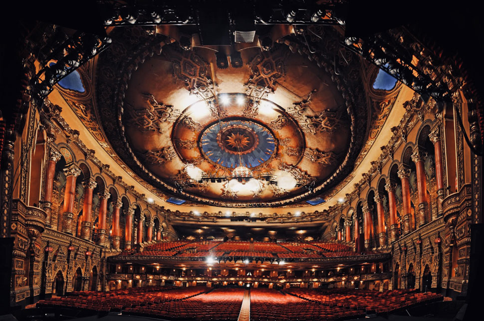 THEATER-TOUR-970